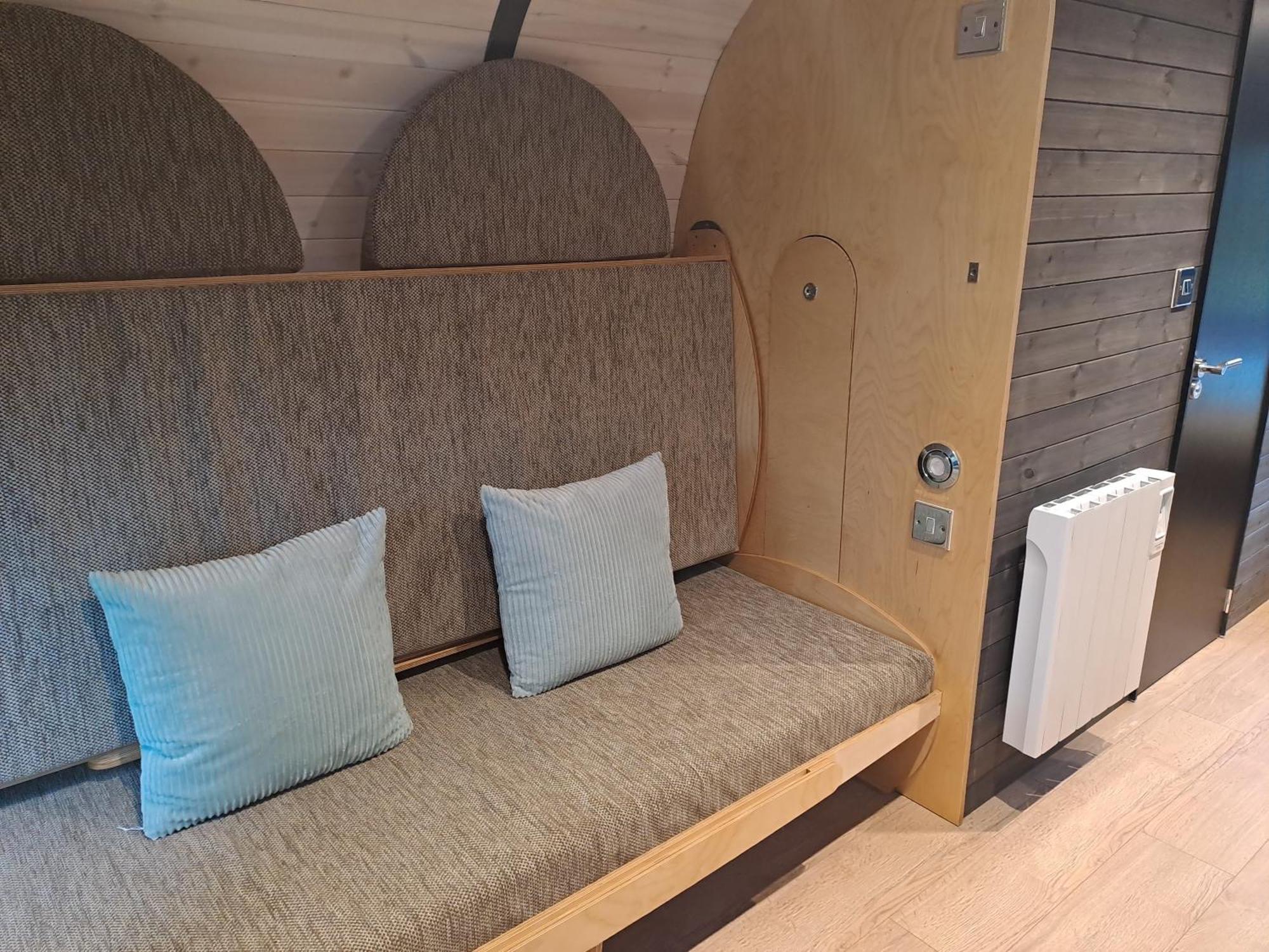 Celtic Minor Pods Villa Ystalyfera Buitenkant foto